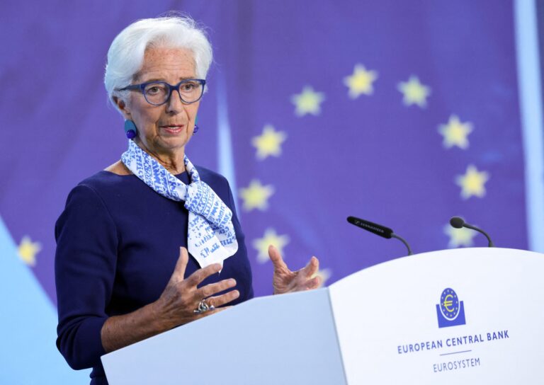 ECB: Prekybos susitarimas su Trumpu nepanaikino pasaulinio netikrumo “, – perspėja Christine Lagarde Christine Lagarde
