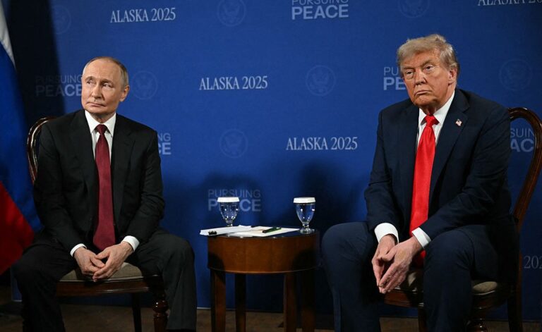 Trumpas viešai priekaištauja Putinui per JK valstybinį vizitą